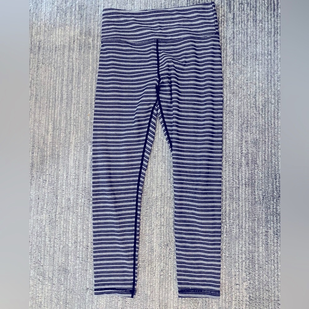 ZYIA Active Aztec  legging size 6-8 7/8 24 inch.